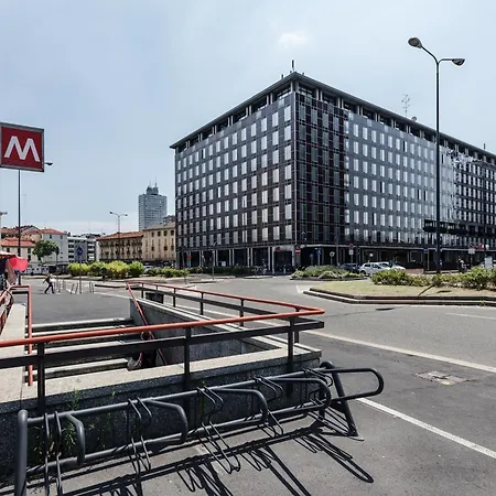 Stayeasy Petrella21 - 4 Bedrooms, 3 Baths - Station Apartment
