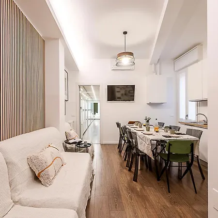 Apartment Stayeasy Petrella21 - 4 Bedrooms, 3 Baths - Station Milan