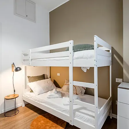 Stayeasy Petrella21 - 4 Bedrooms, 3 Baths - Station Apartment Milan