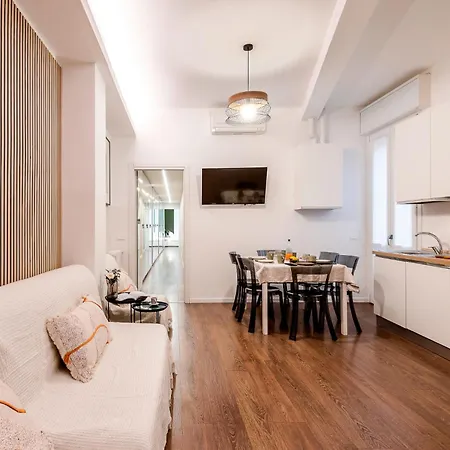 Stayeasy Petrella21 - 4 Bedrooms, 3 Baths - Station Apartment Milan